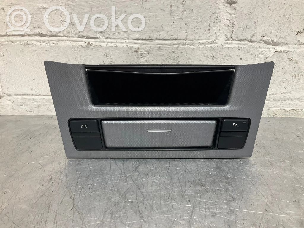 Glove box   7892883,8045815