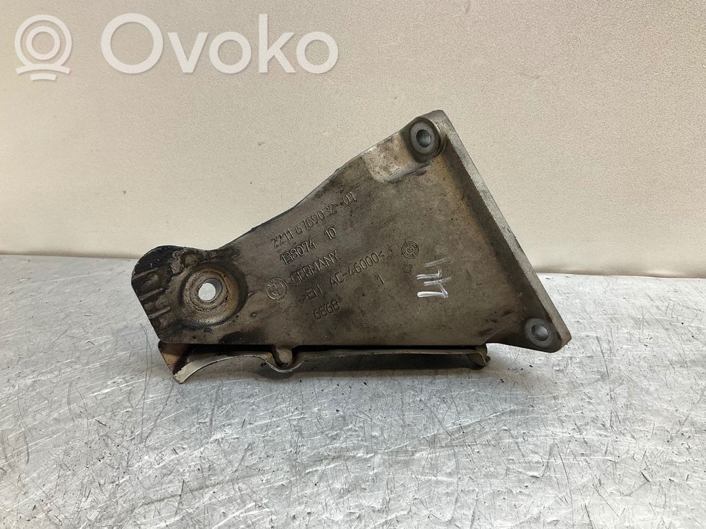 BMW 5 E60 E61 Engine mounting bracket 