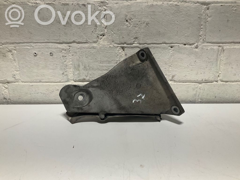 BMW 5 E60 E61 Engine mounting bracket 