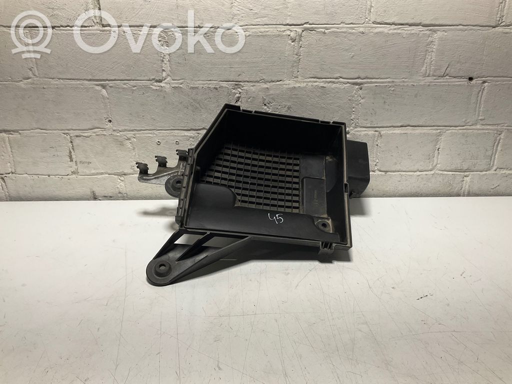 BMW 3 E92 E93 Air filter box 