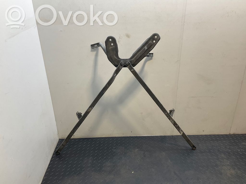 BMW 5 E60 E61 Cits aizmugures šasijas elements 