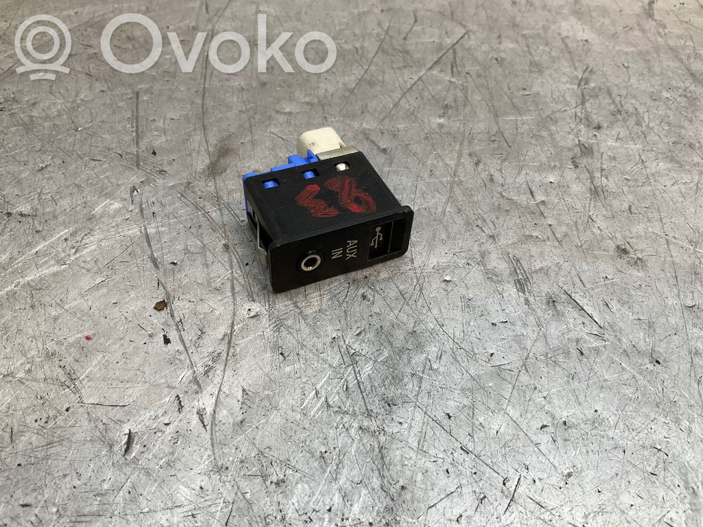 BMW 5 E60 E61 USB socket connector 