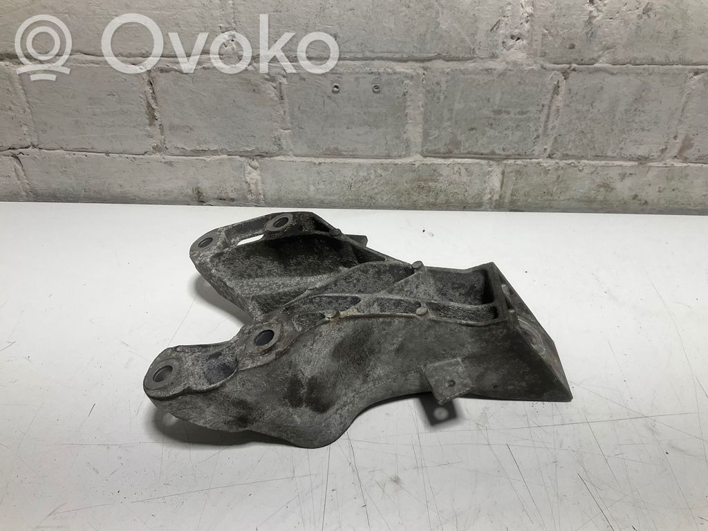 BMW X5 E70 Engine mounting bracket 