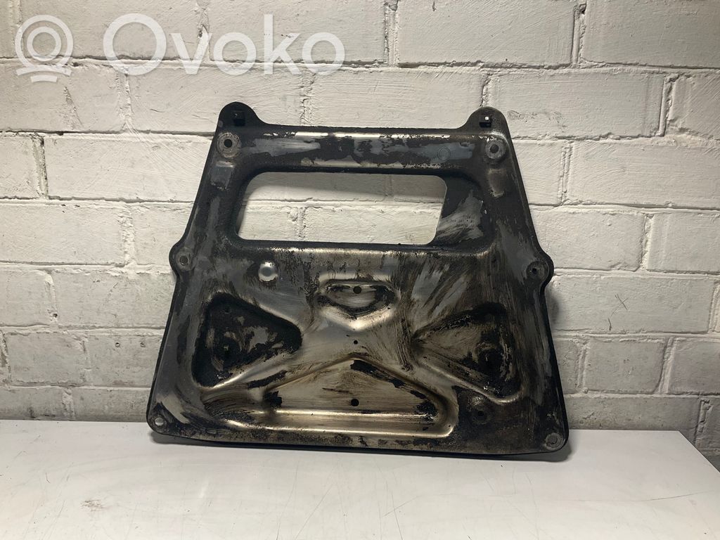 Engine splash shield/under tray   6768301