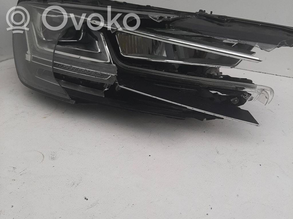 Audi Q7 4M Lampa przednia 