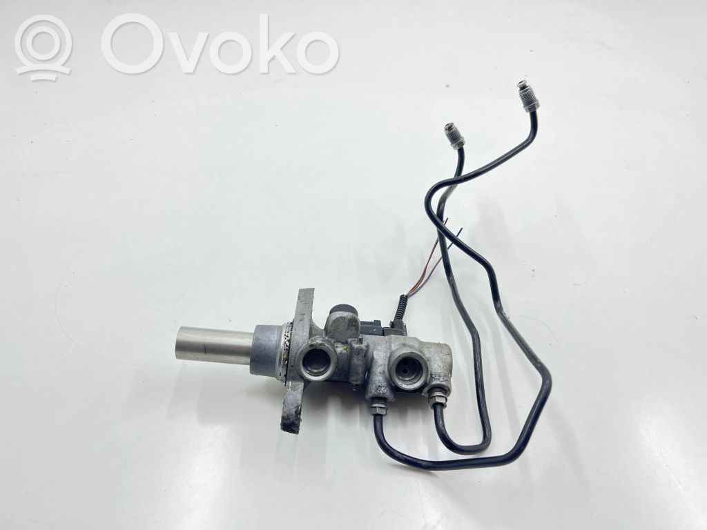 Volkswagen PASSAT B8 Główny cylinder hamulca 