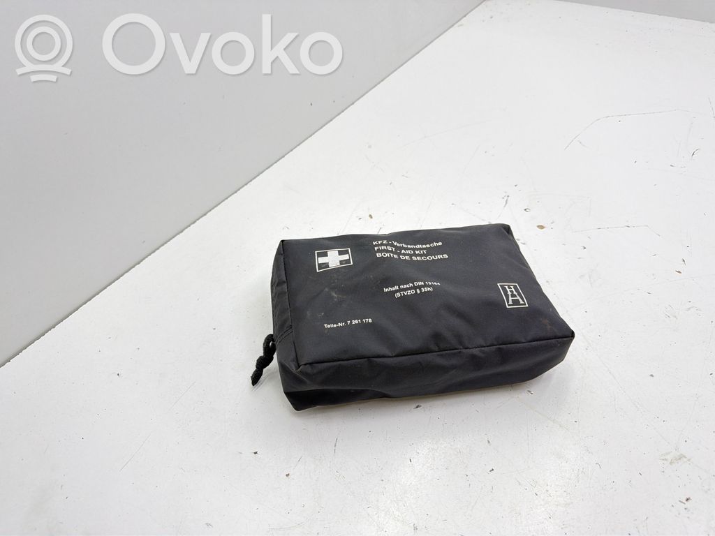 BMW 5 G30 G31 G38 Vaistinėlė 