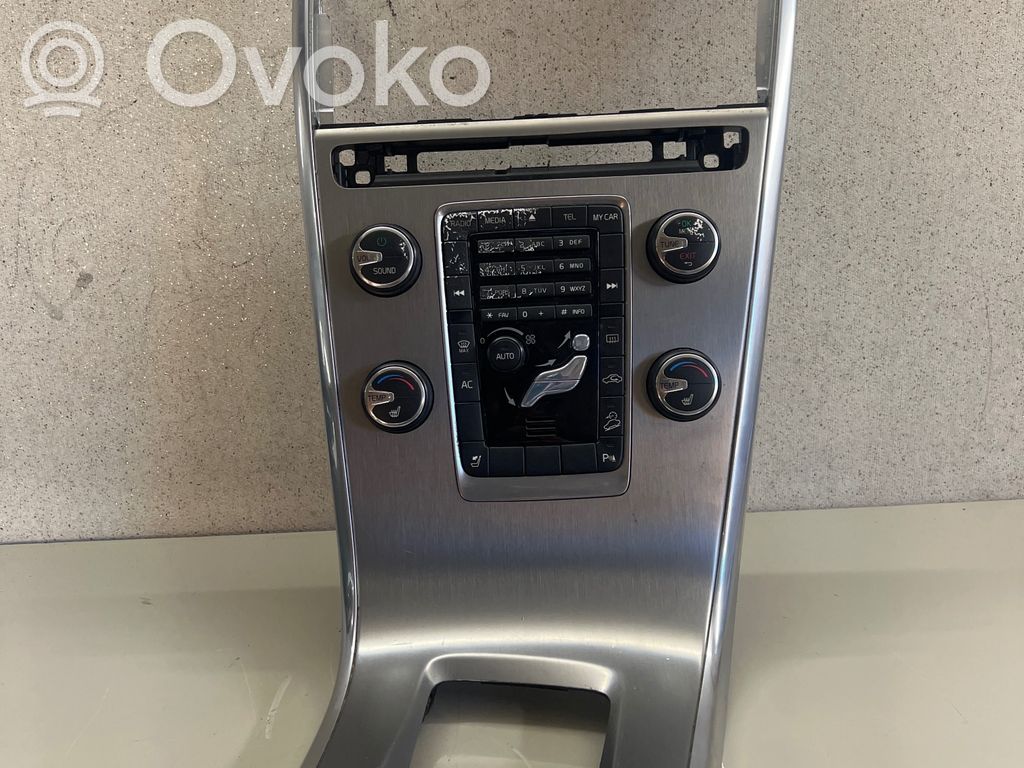 Volvo XC60 Radio/GPS head unit trim 