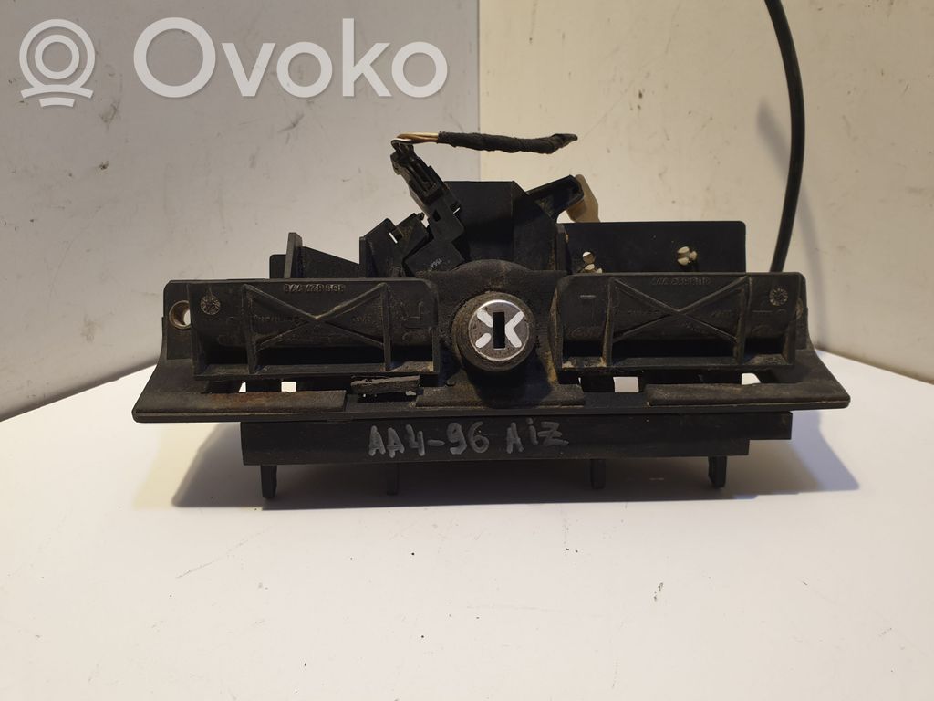 Audi A4 S4 B5 8D Uchwyt / Rączka zewnętrzna otwierania klapy tylnej / bagażnika 