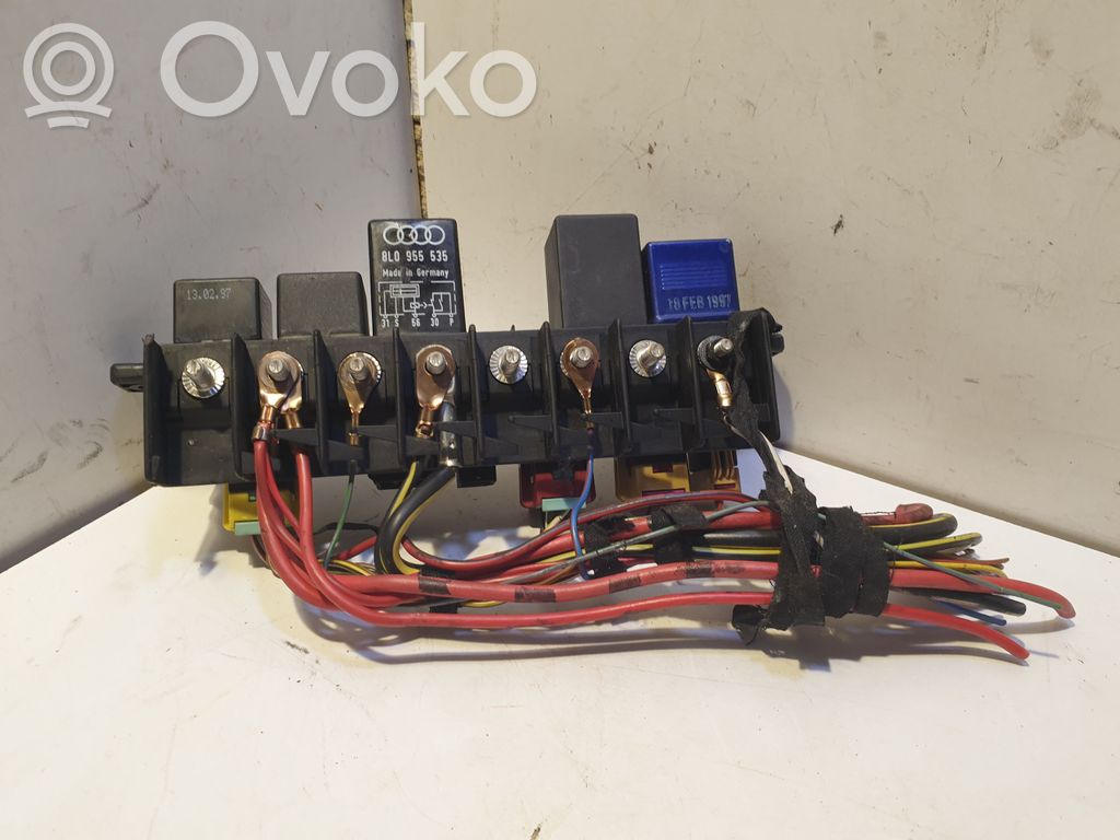 Audi A4 S4 B5 8D Módulo de fusible 