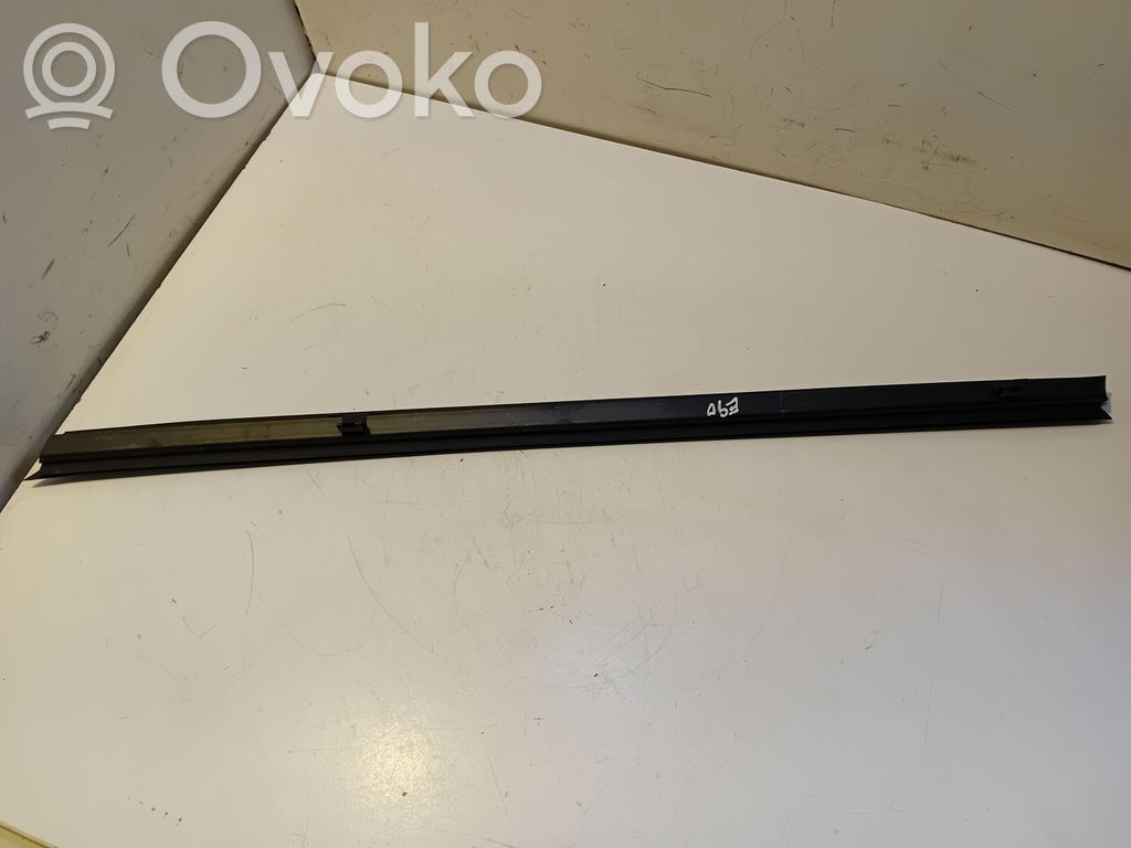 BMW 3 E90 E91 Priekšpusē durvju stikla apdare 