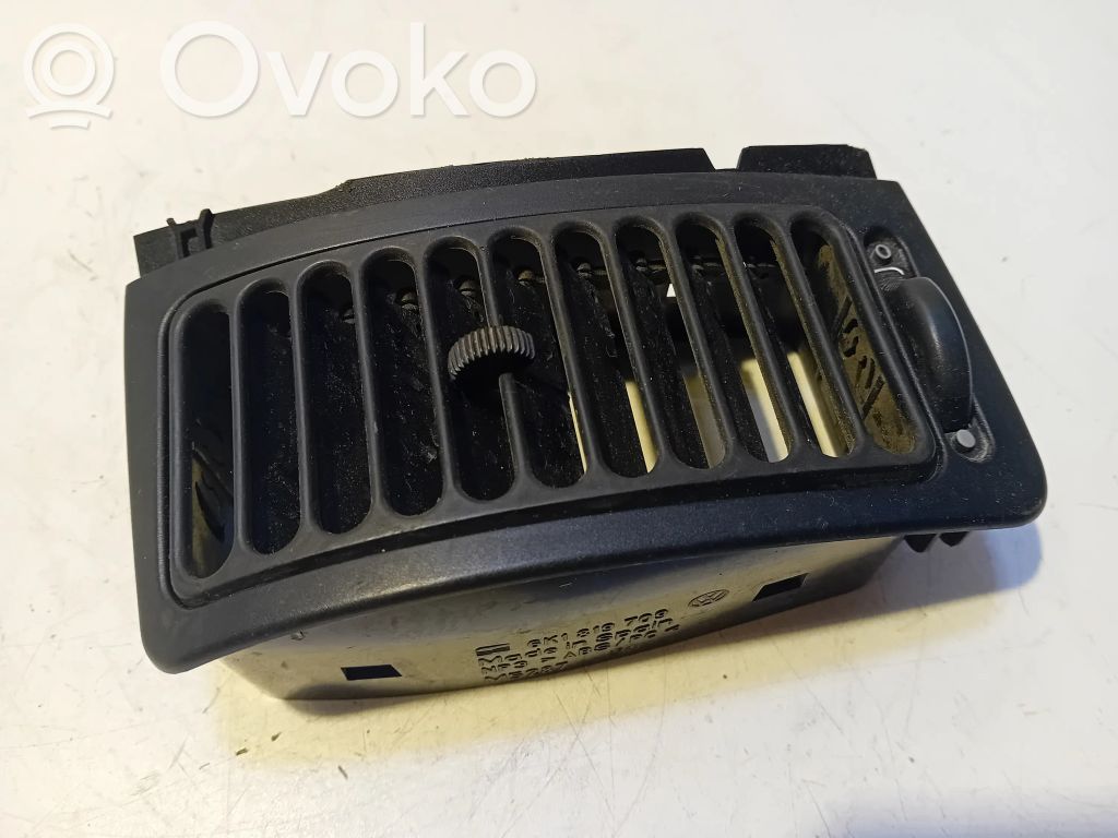 Volkswagen Caddy Rejilla de ventilación central del panel 