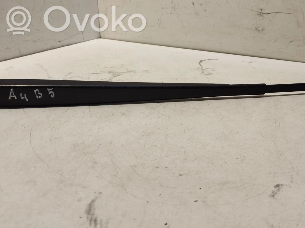 Audi A4 S4 B5 8D Wischerarm vorne 