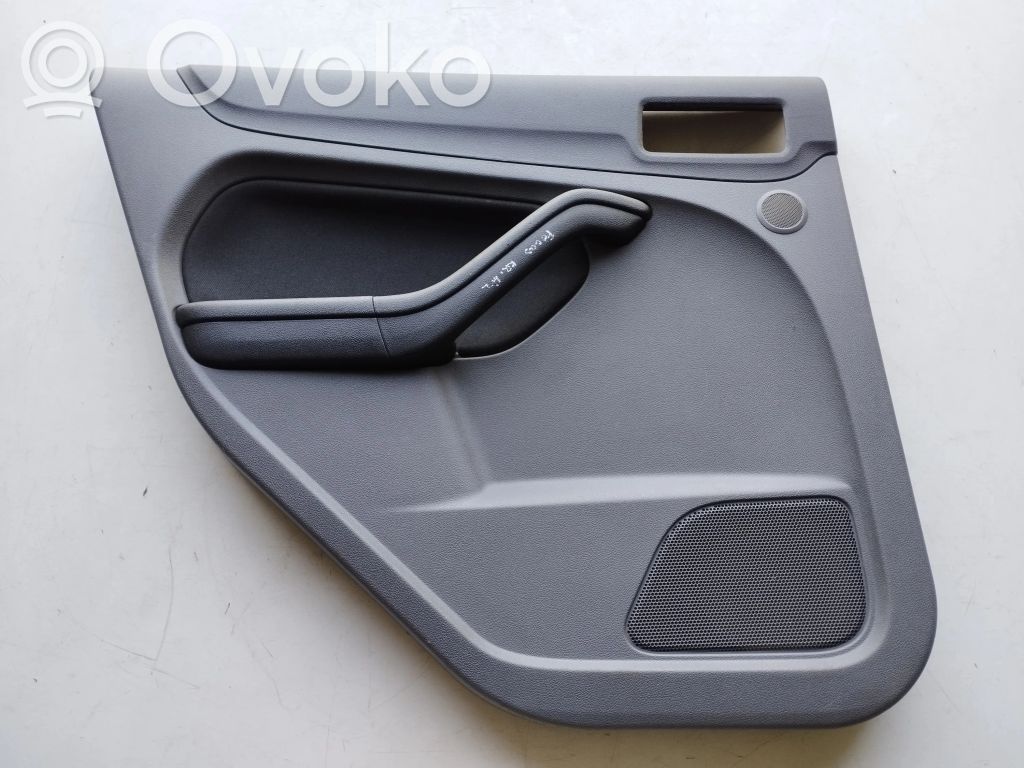 Ford Focus Takaoven verhoilu 