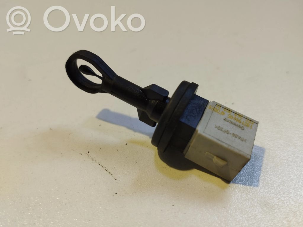 Interior temperature sensor   4F0820