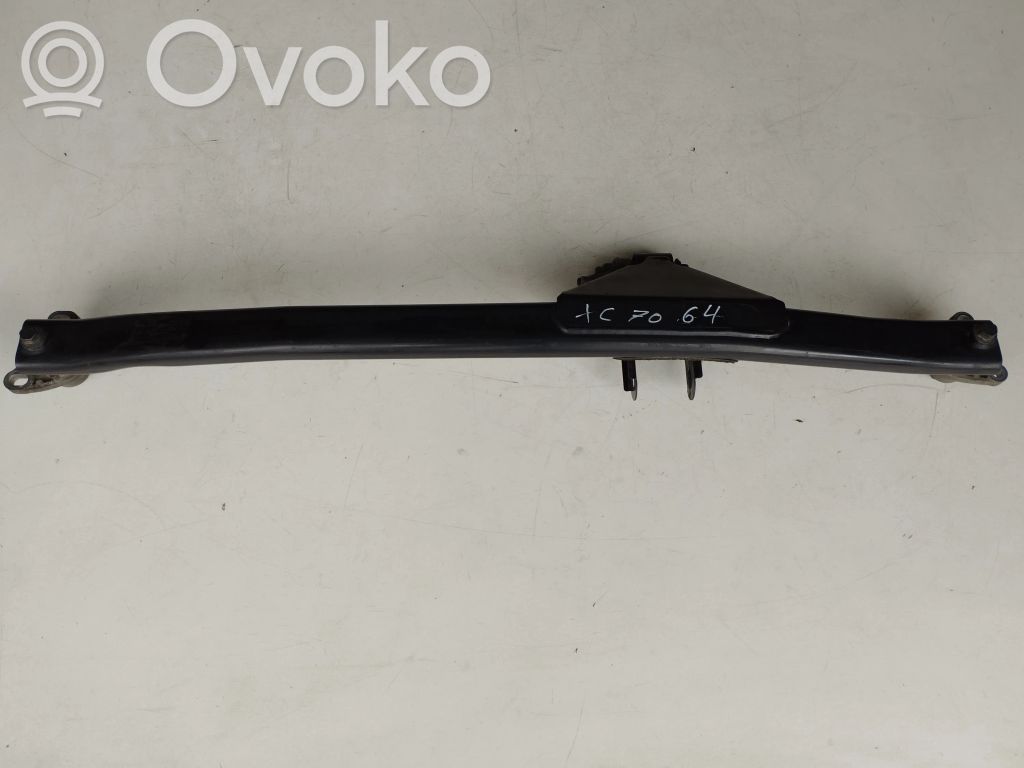 Volvo XC70 Engine mounting bracket 