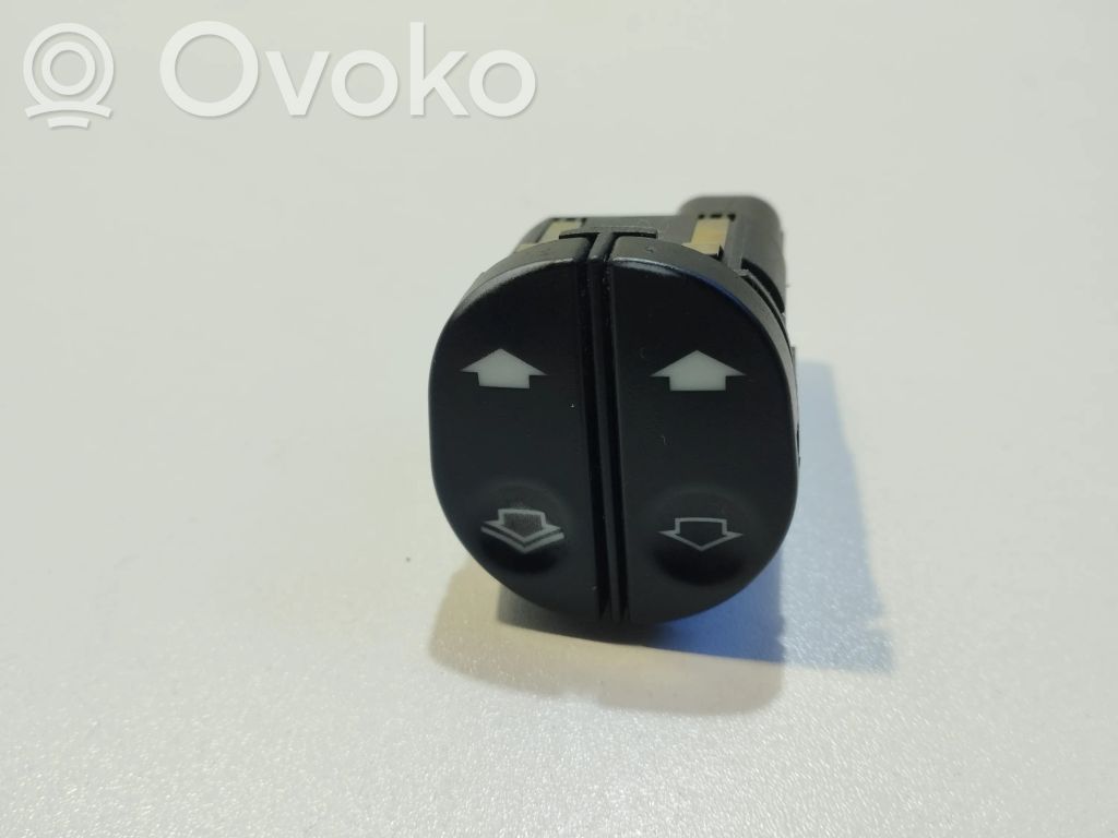 Ford Fiesta Przyciski szyb 
