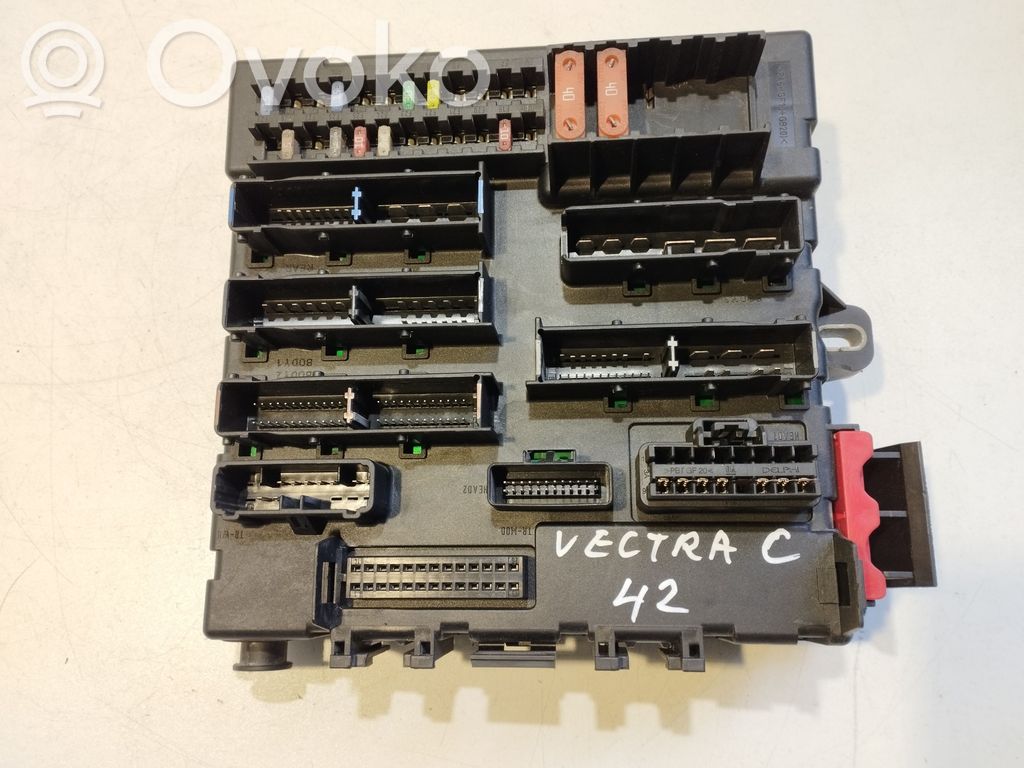 Opel Vectra C Saugiklių blokas 