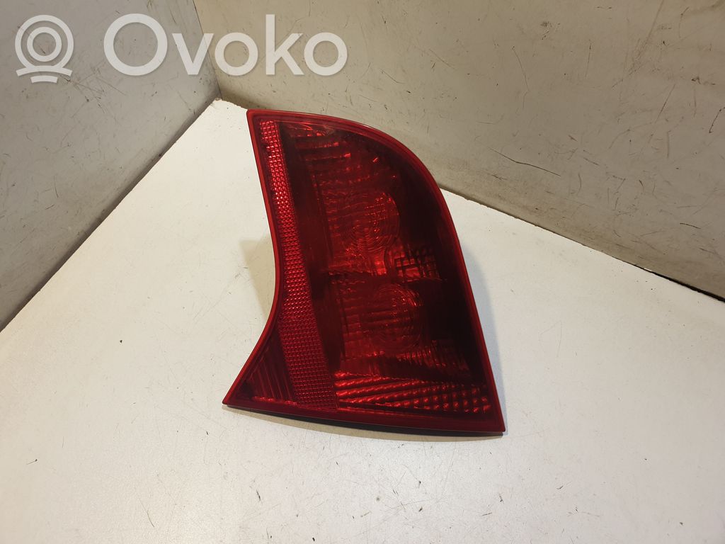 Audi A4 S4 B7 8E 8H Lampy tylnej klapy bagażnika 