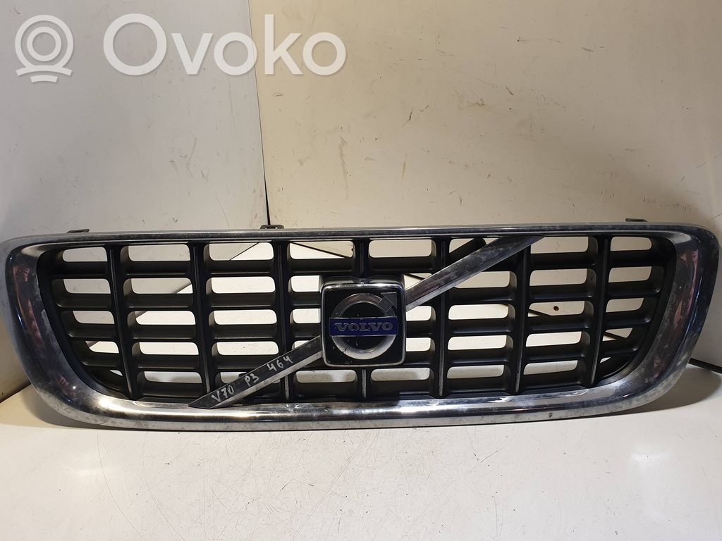 Volvo V70 Etupuskurin ylempi jäähdytinsäleikkö 