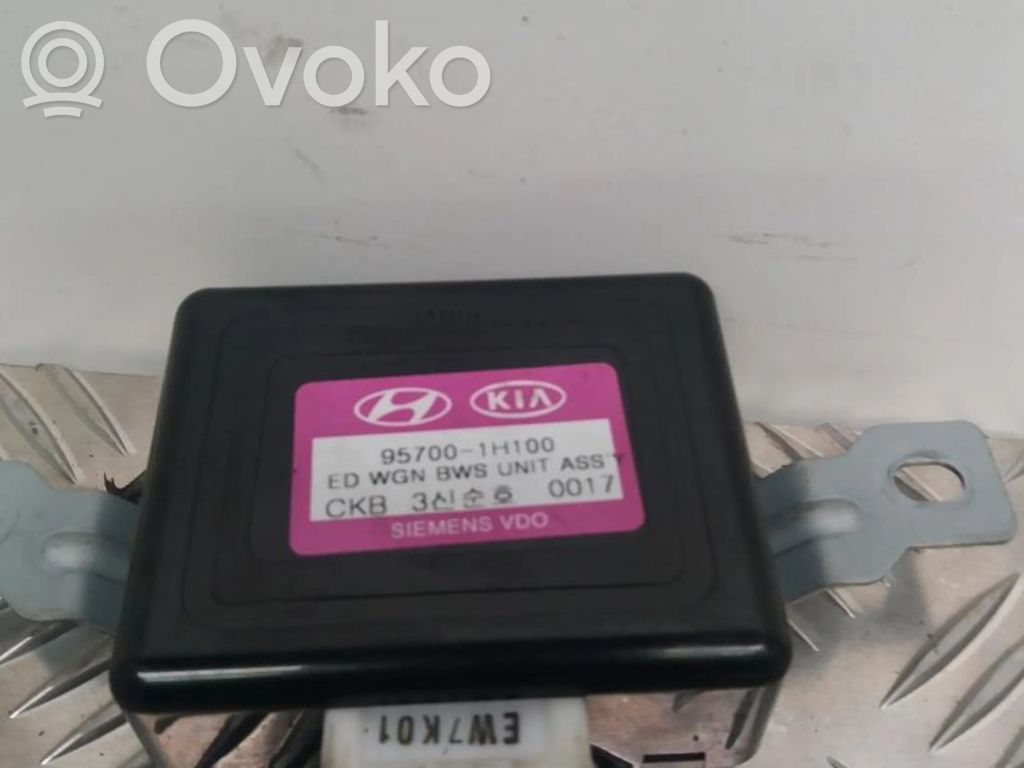 Variklio valdymo blokas   957001H100
