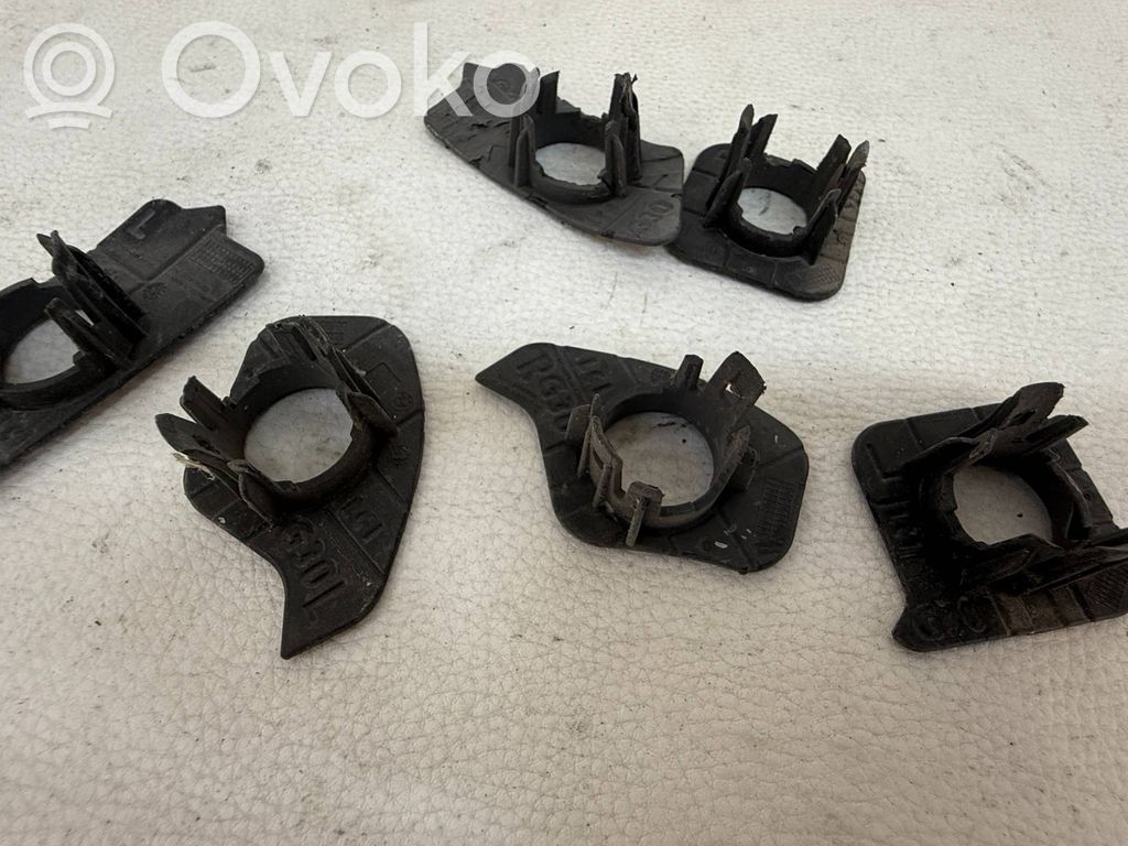 BMW 5 G30 G31 G38 Передний кронштейн датчика парковки (PDC) 