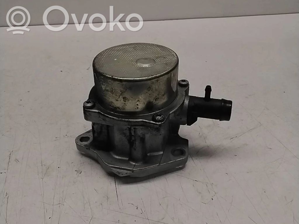 Renault Clio IV Vacuum pump 