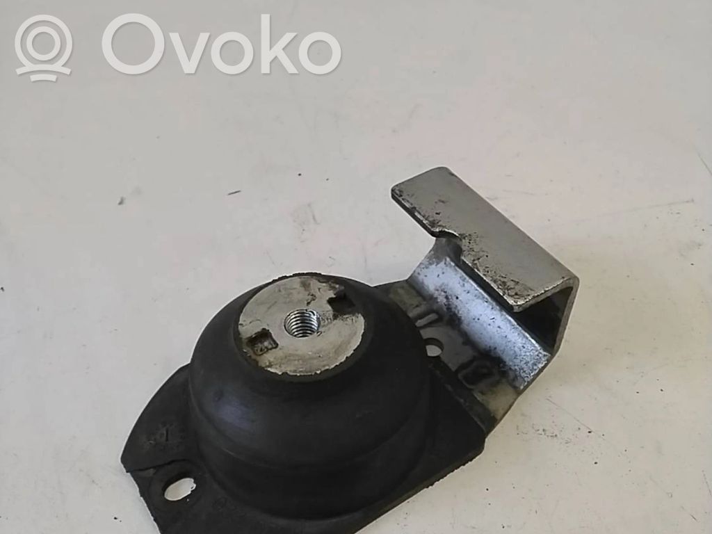Engine mount bracket