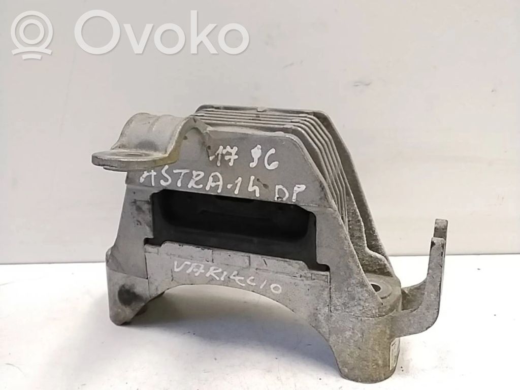 Opel Astra J Engine mount bracket 