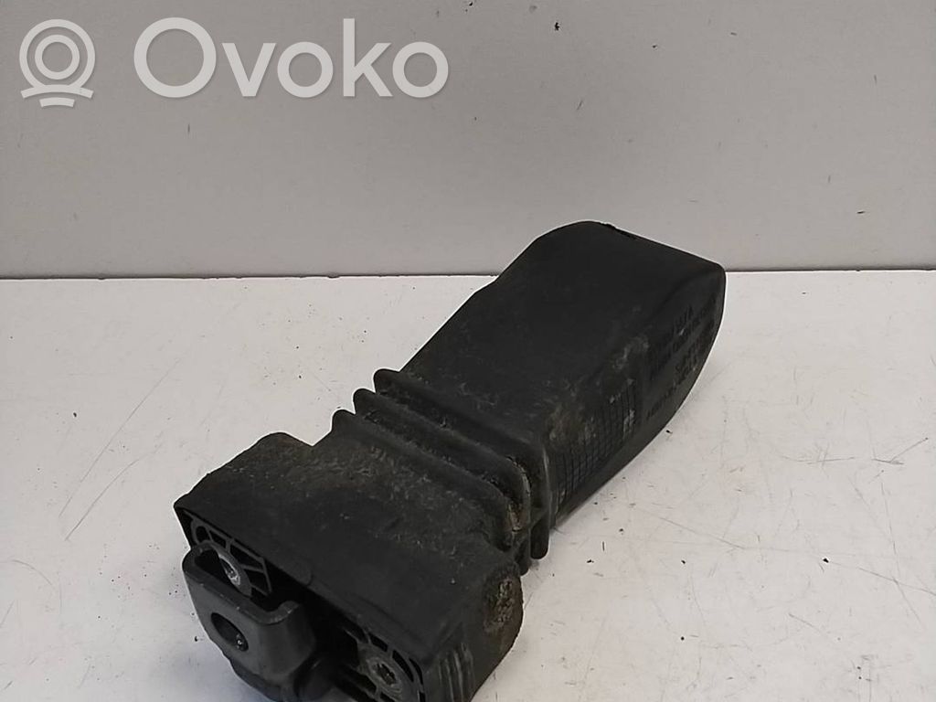 Audi A1 Takaoven pidätin 
