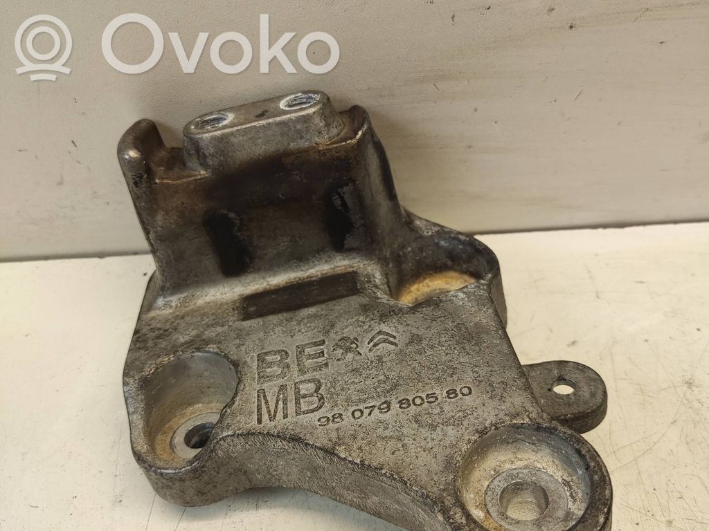 Citroen DS7 Crossback Engine mounting bracket 