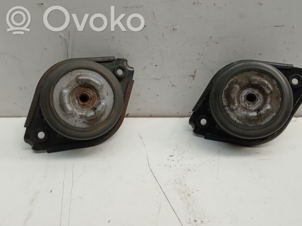 Mercedes-Benz R W251 Engine mount bracket 