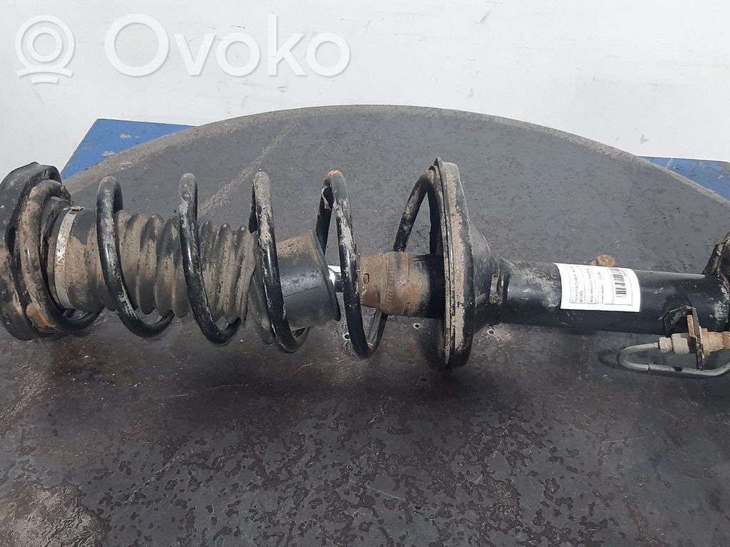 Toyota Corolla E90 Aizmugurē amortizators 