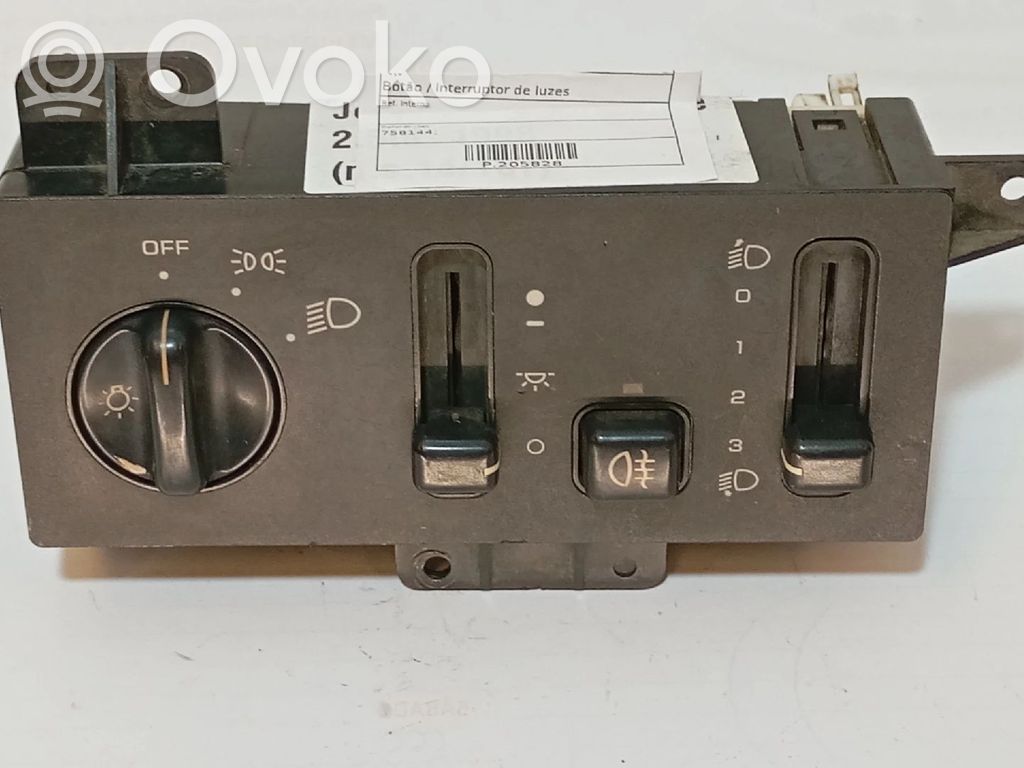 Light switch   758144