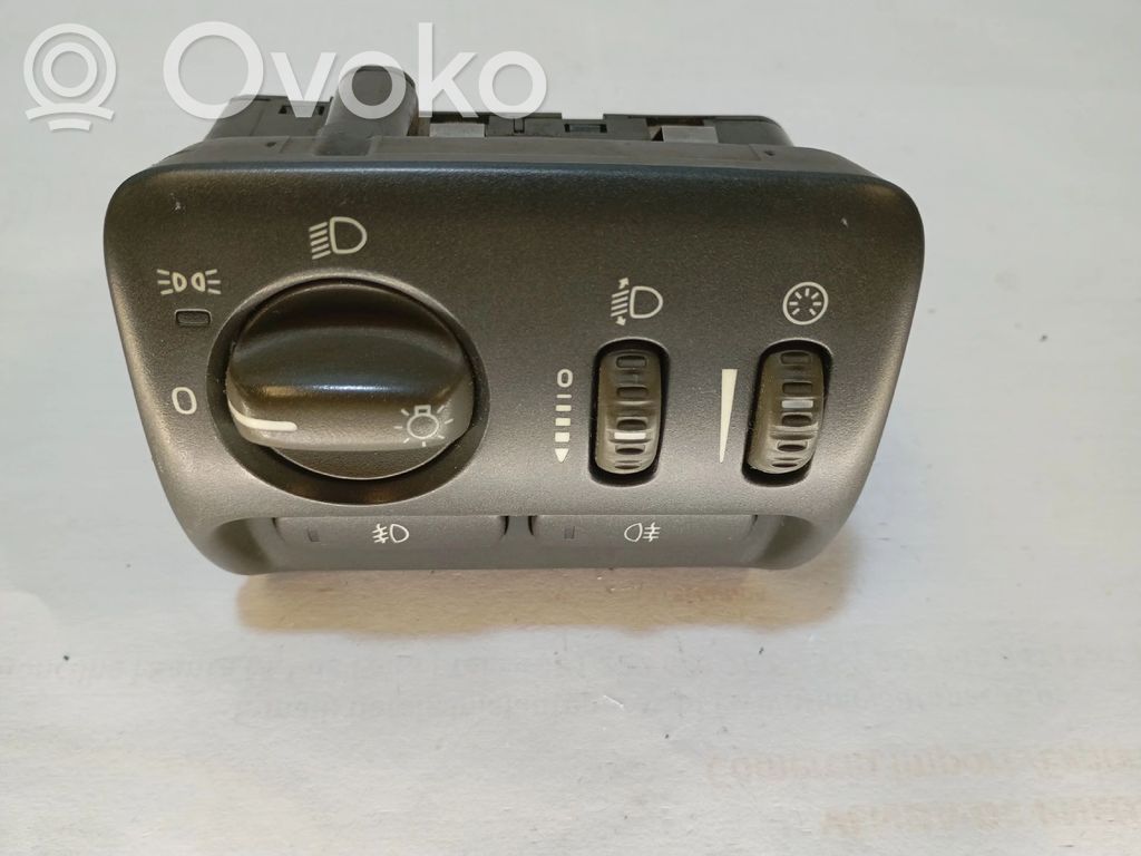 Light switch   9459986