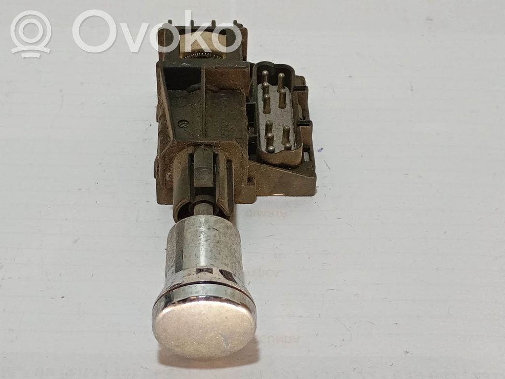 Light switch   613183535061