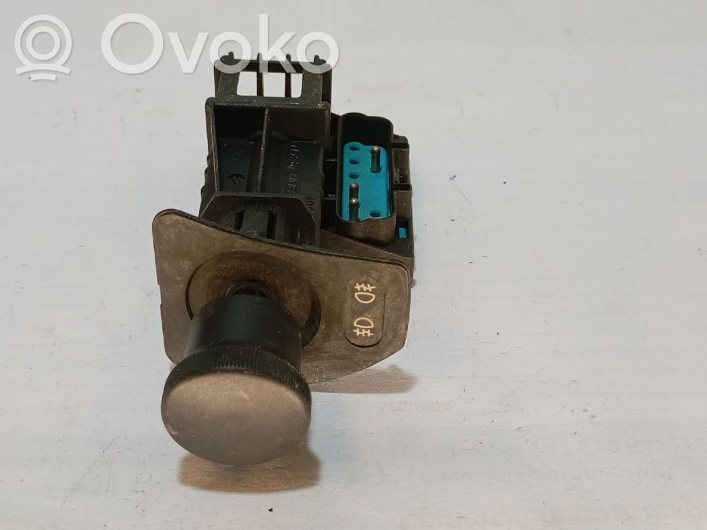 Light switch   613183535031