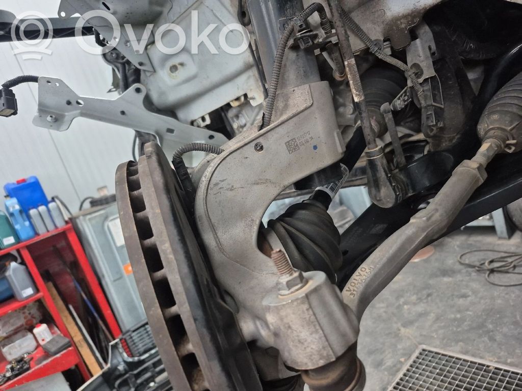 Volvo XC40 Zwrotnica koła przedniego 