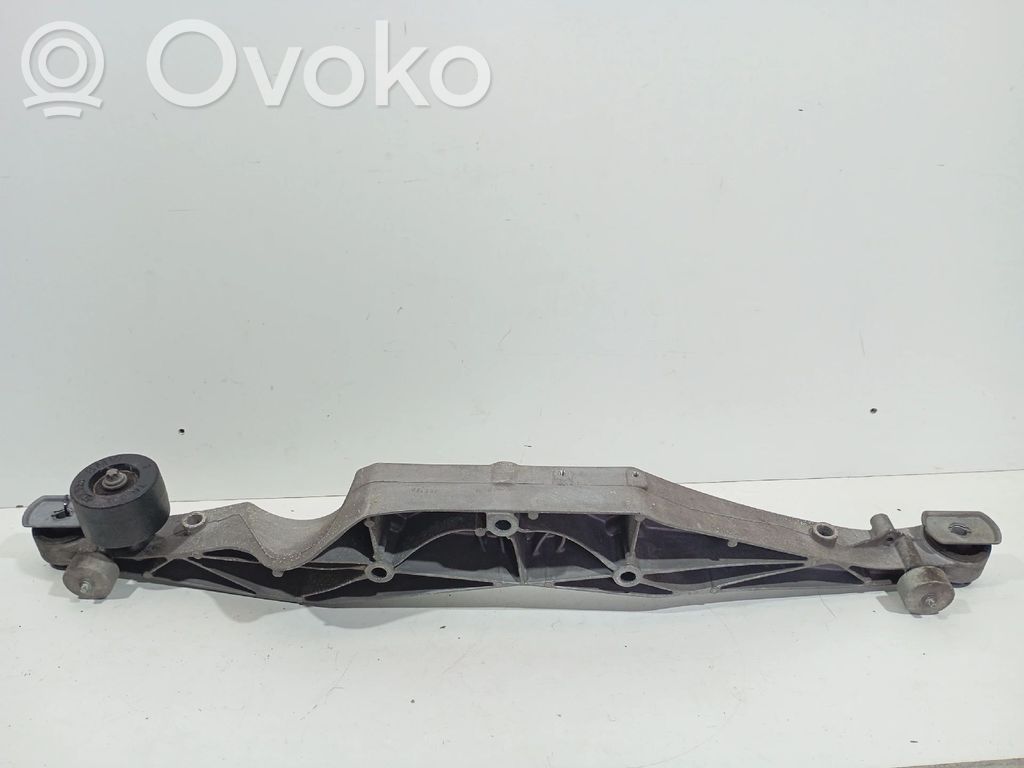 Holder (bracket)   685289604,685289604