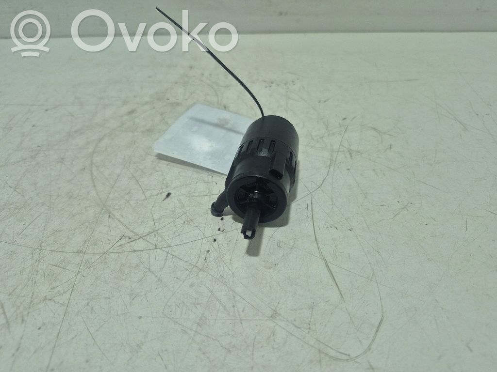 Opel Combo D Windscreen/windshield washer pump 