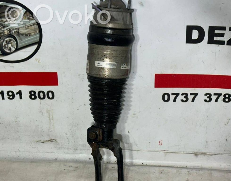 Volkswagen Touareg II Przedni amortyzator zawieszenia pneumatycznego 