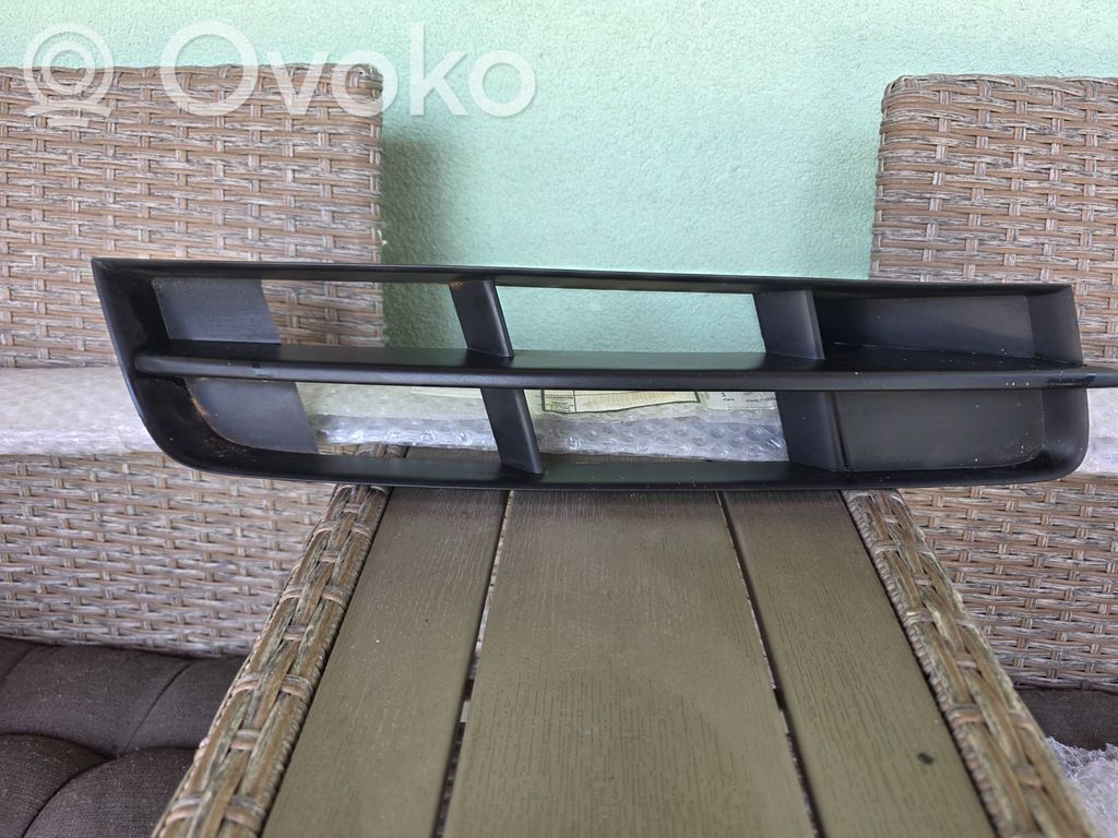 Etusumuvalon ritilä   4L0807682B