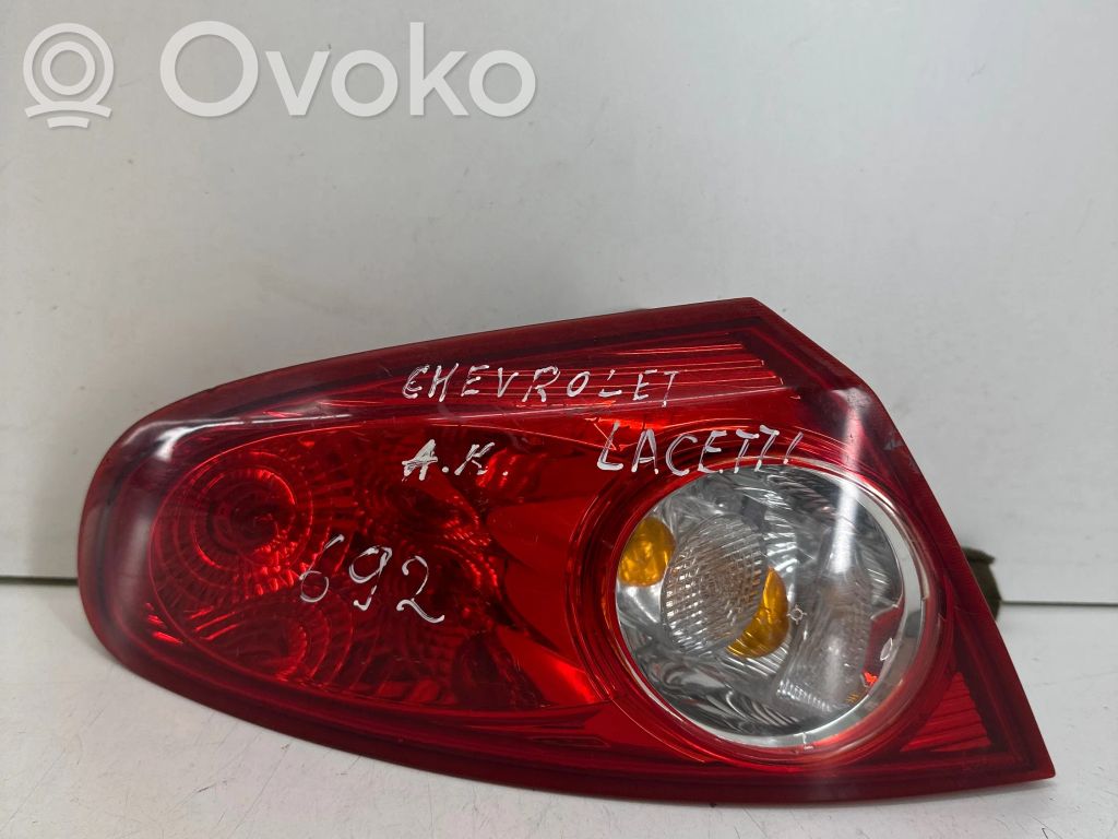 Chevrolet Lacetti Aizmugurējais lukturis virsbūvē 