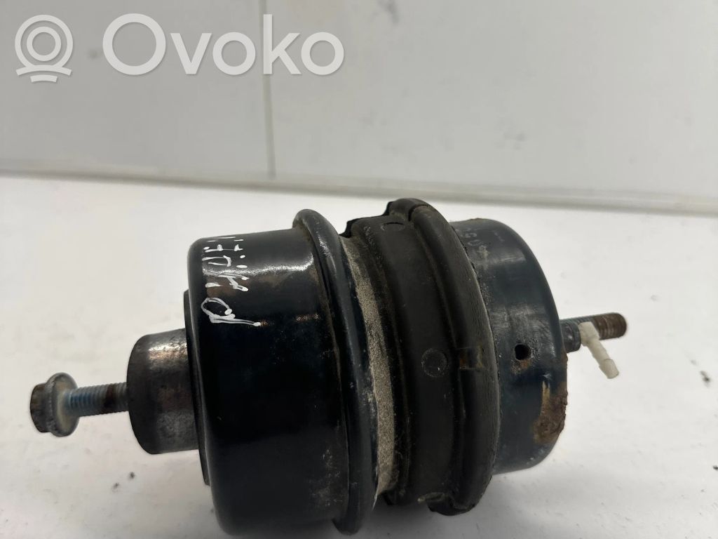 Volkswagen Phaeton Engine mount bracket 
