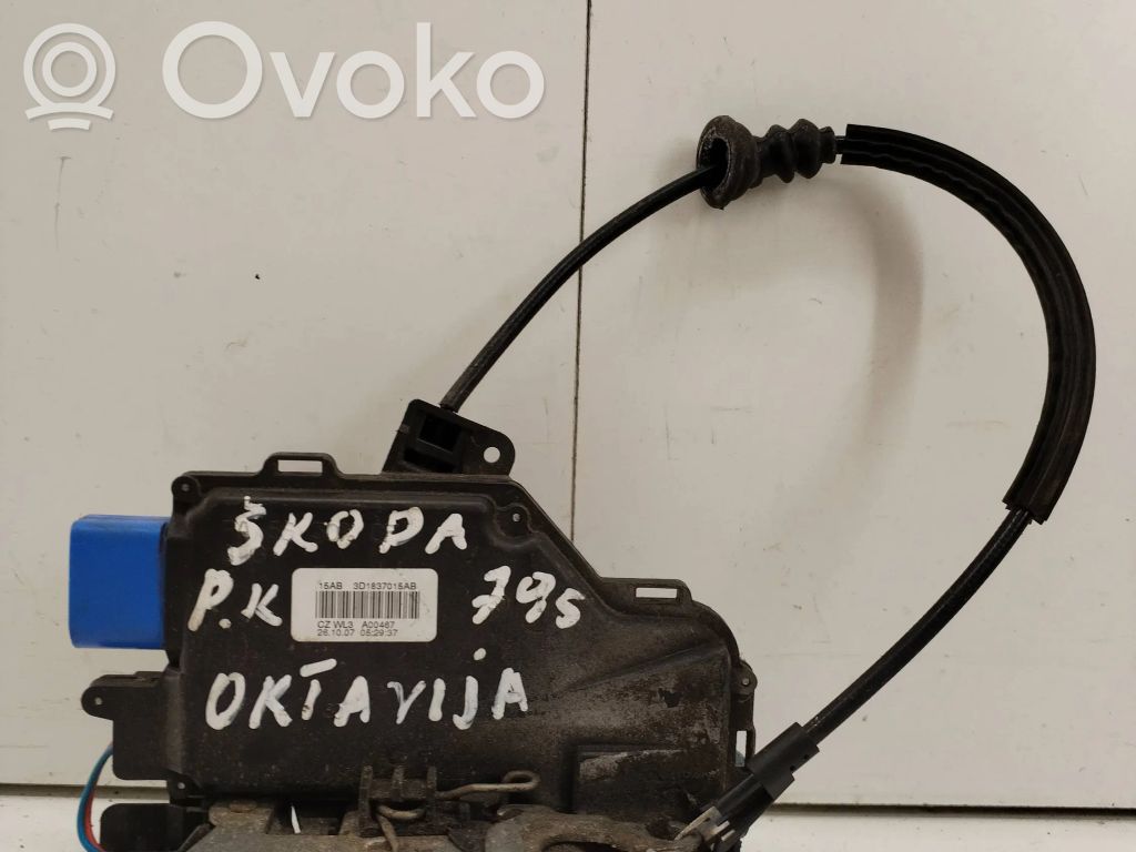 Skoda Octavia Mk2 (1Z) Zamek drzwi przednich 