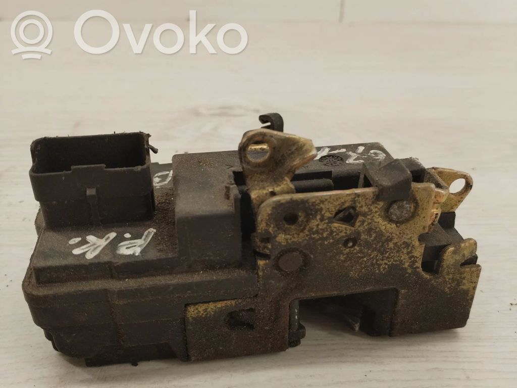 Citroen Berlingo Priekšpusē slēdzene 