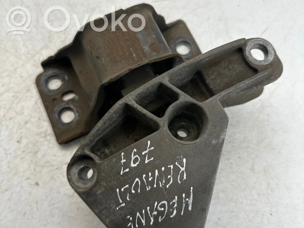 Renault Megane II Engine mount bracket 