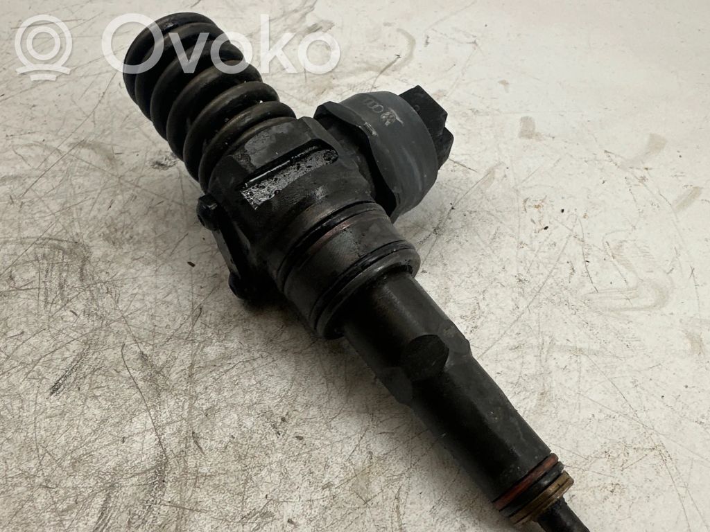 Volkswagen Golf V Inyector de combustible 