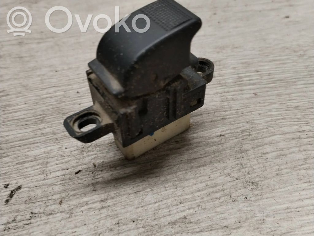 Electric window control switch   3582M01