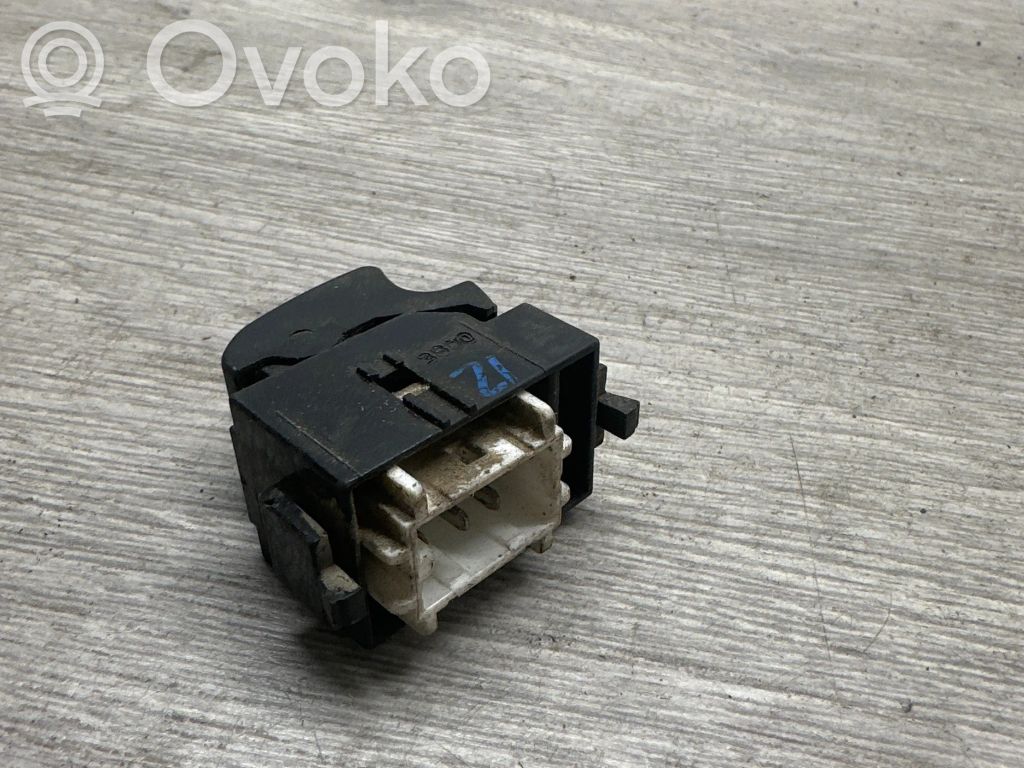 Toyota Avensis Verso Electric window control switch 